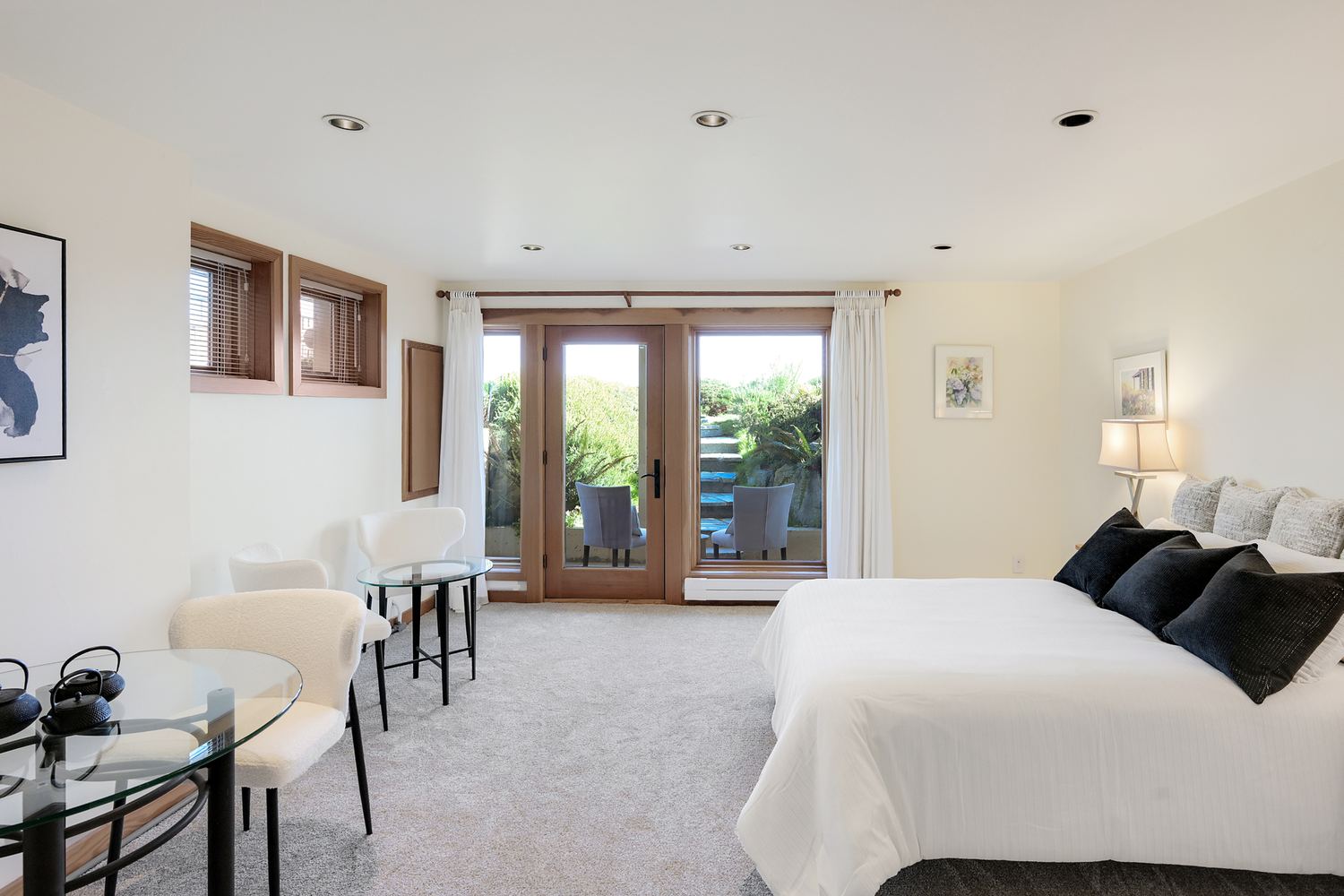 Walkout studio suite